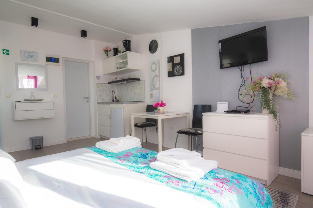 Apartmani Riva 로고즈니차 외부 사진