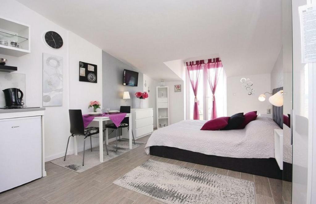 Apartmani Riva 로고즈니차 외부 사진